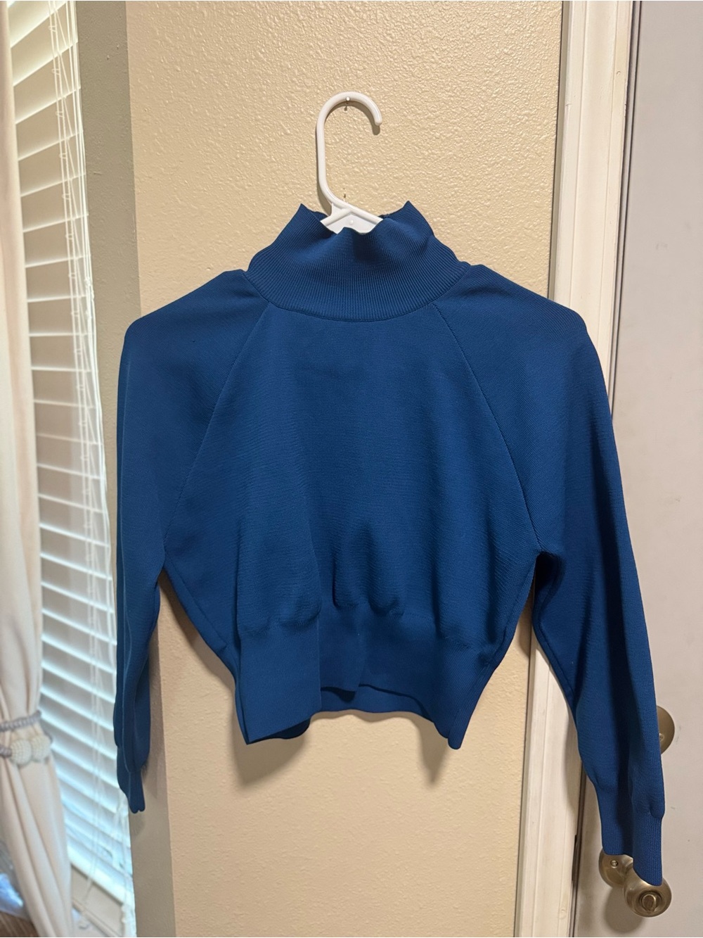 Zara Women's M Blue Solid Knit Turtleneck Raglan Long Sleeve Cropped Sweater